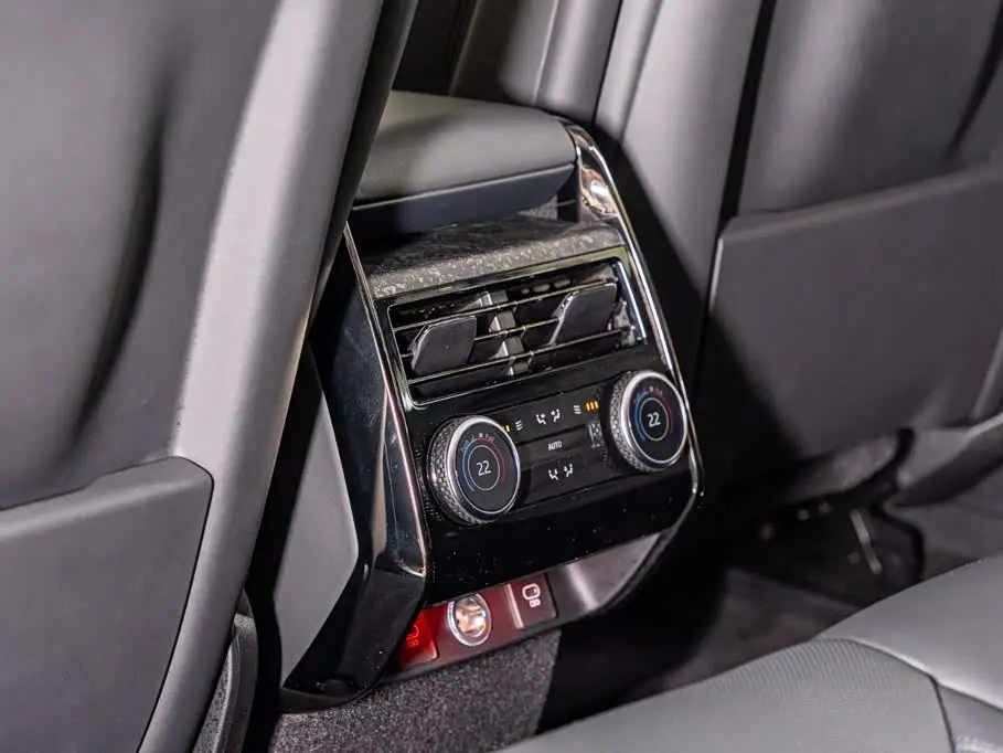 Land Rover Range Rover Sport PHEV 2025 — Photo 12/19