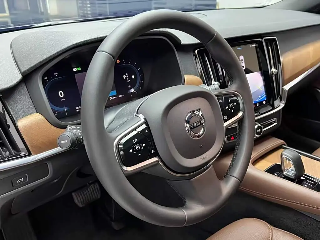Volvo S90 2023 — Photo 7/14
