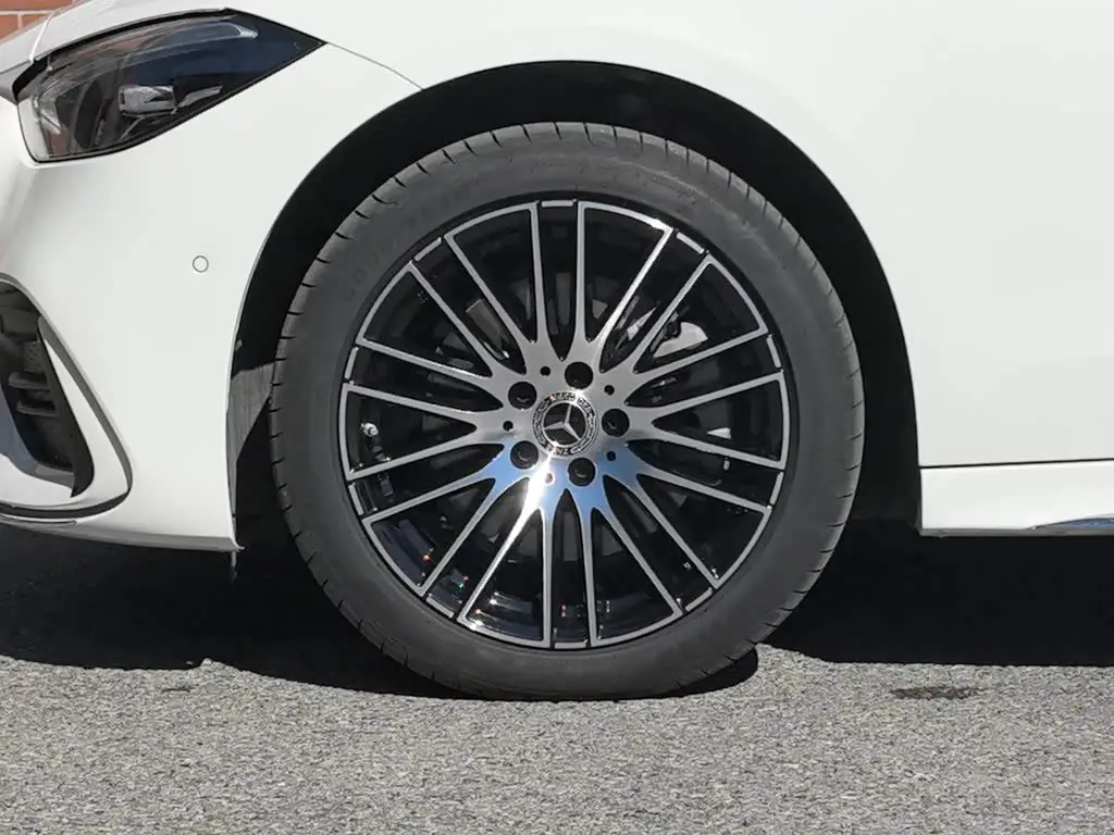 Mercedes-Benz C-Class 2026 — Photo 13/18