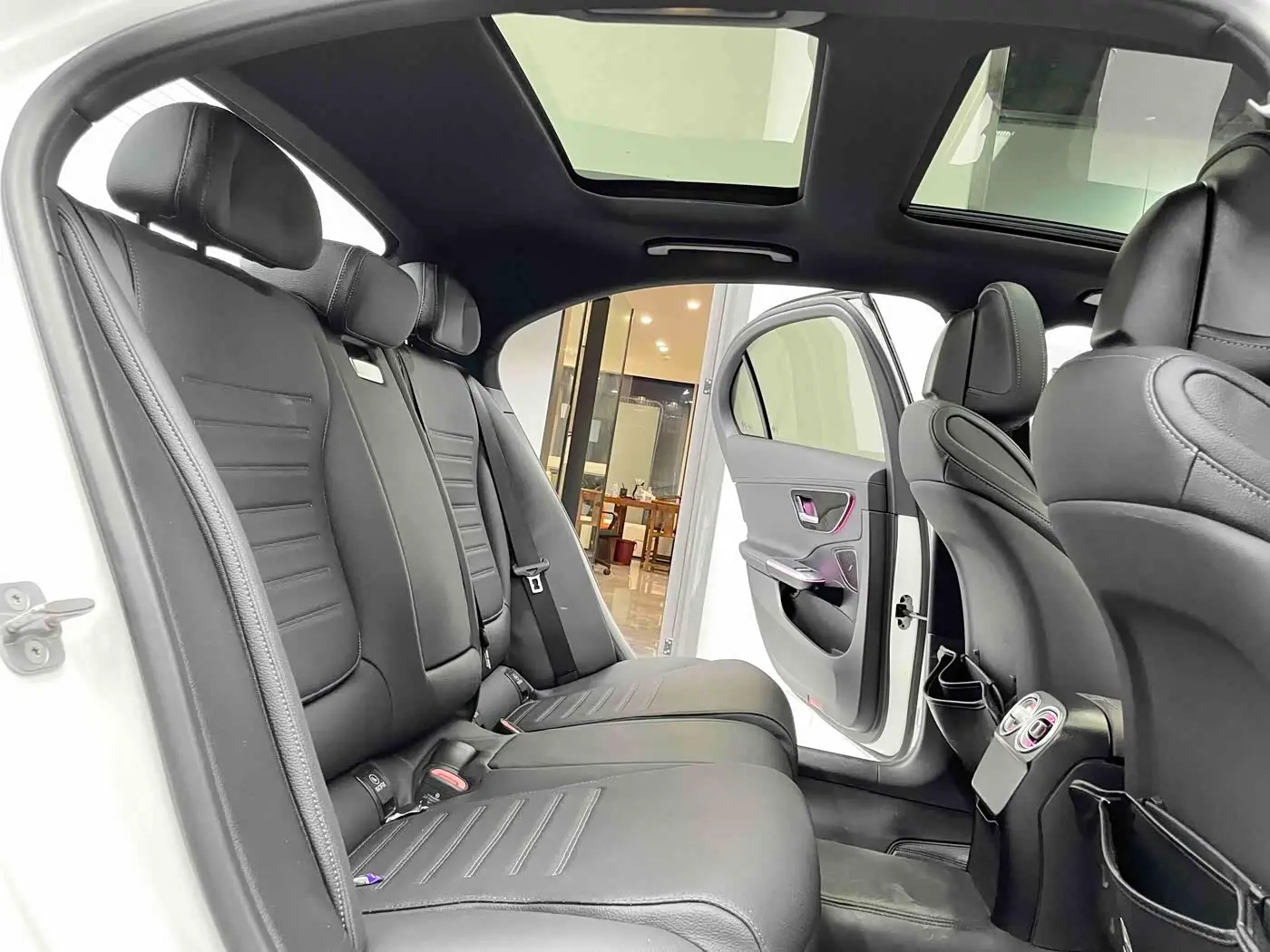Mercedes-Benz C-Class 2024 — Photo 6/16