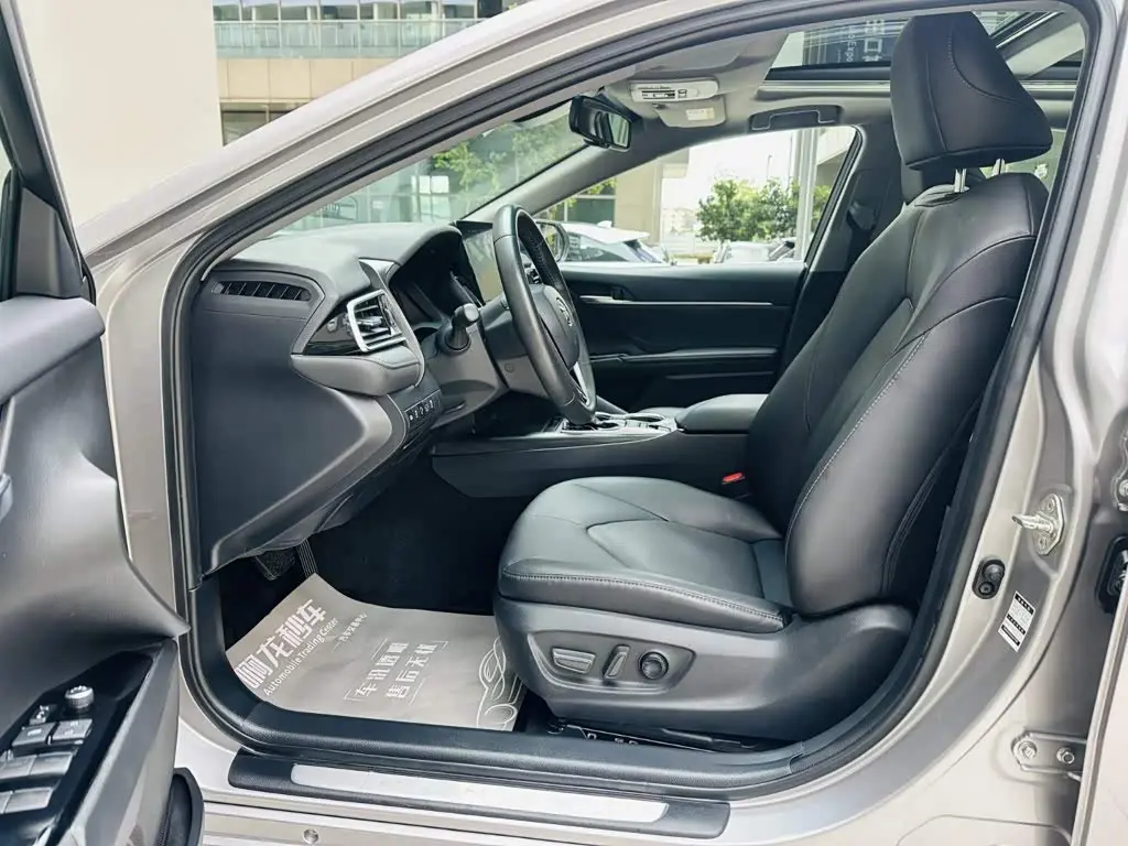 Toyota Camry 2022 — Photo 11/20
