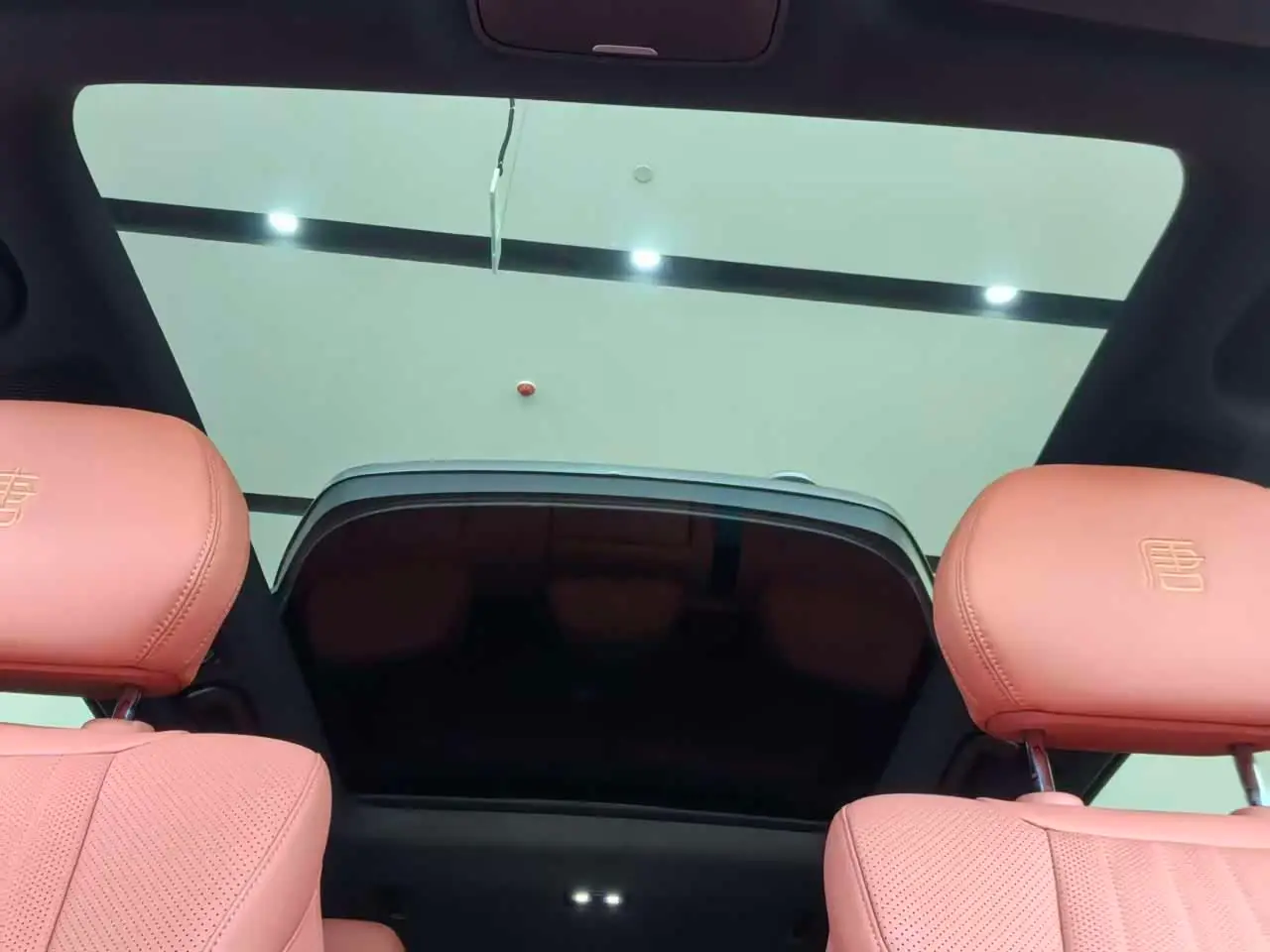 BYD Tang L 2025 — Photo 12/16