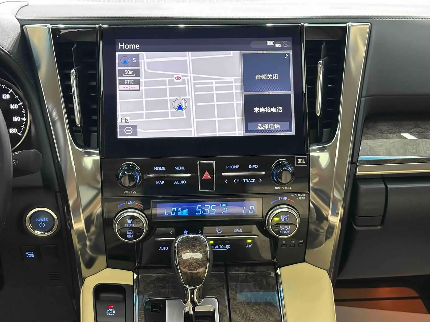 Toyota Alphard 2021 — Photo 13/20