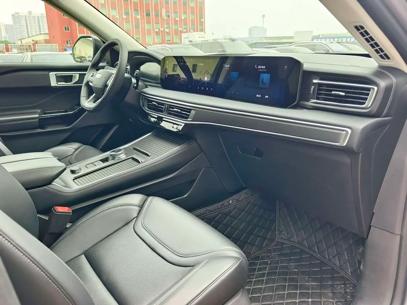 Ford Explorer 2025 — Photo 10/20