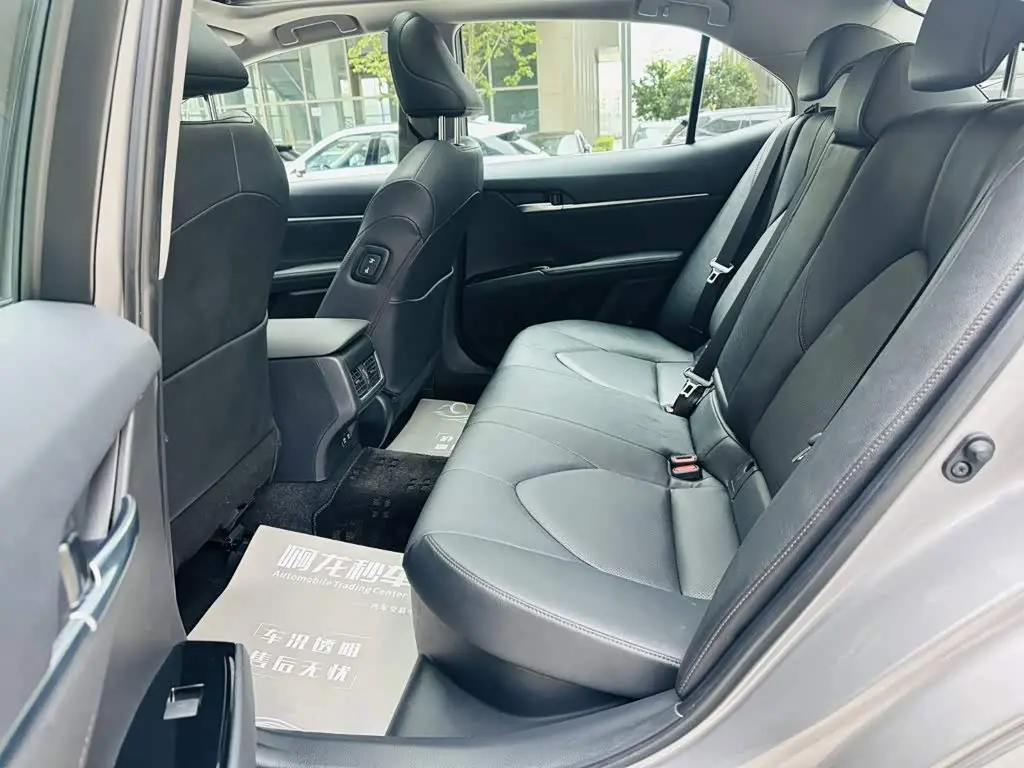 Toyota Camry 2022 — Photo 12/20