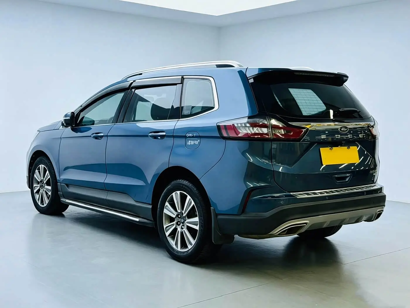 Ford Edge 2022 — Фото 8/20