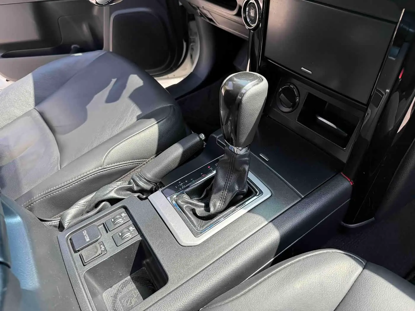 Toyota Prado 2017 — Photo 12/19