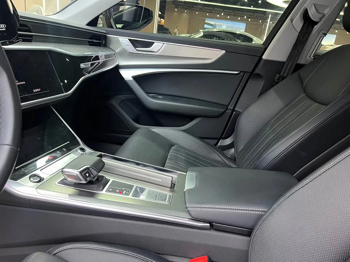 Audi A6L 2025 — Фото 6/17