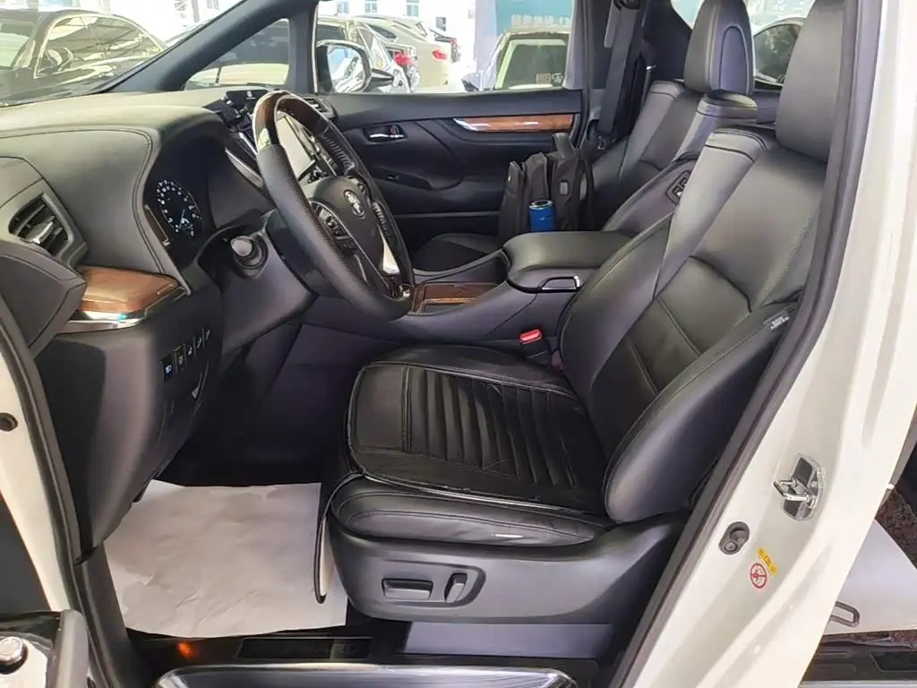 Toyota Alphard 2018 — Photo 12/20