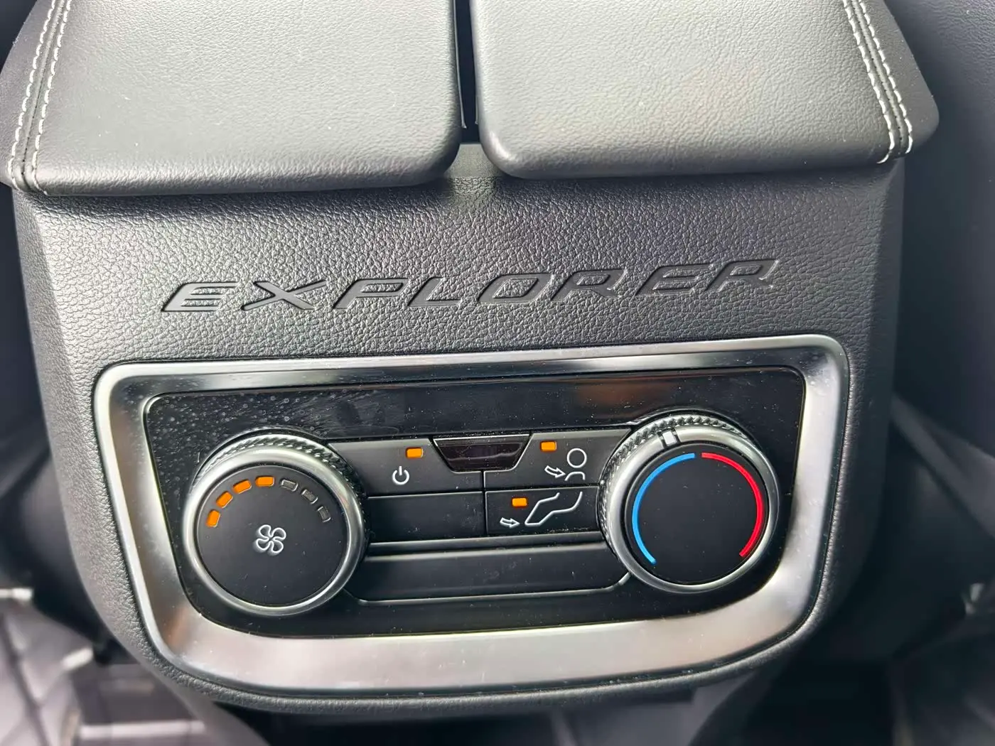 Ford Explorer 2025 — Photo 18/20