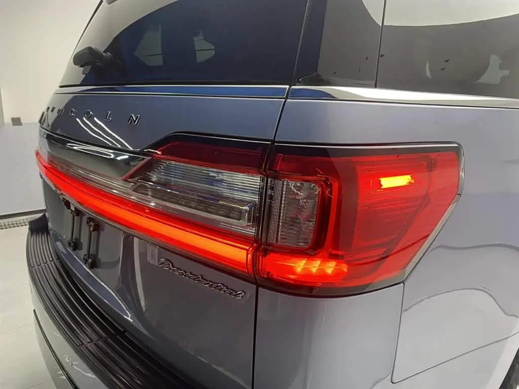 Lincoln Navigator 2023 — Şəkil 10/20