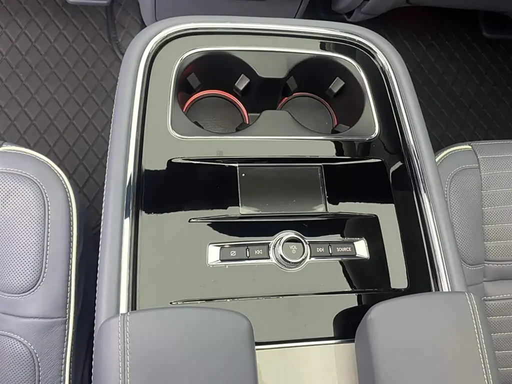 Lincoln Navigator 2023 — Şəkil 20/20
