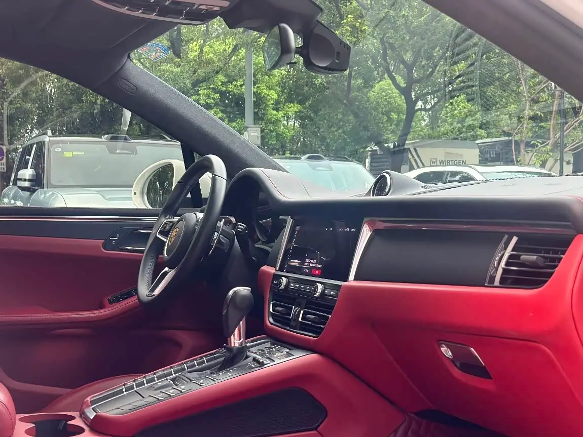Porsche Macan 2021 — Photo 8/12