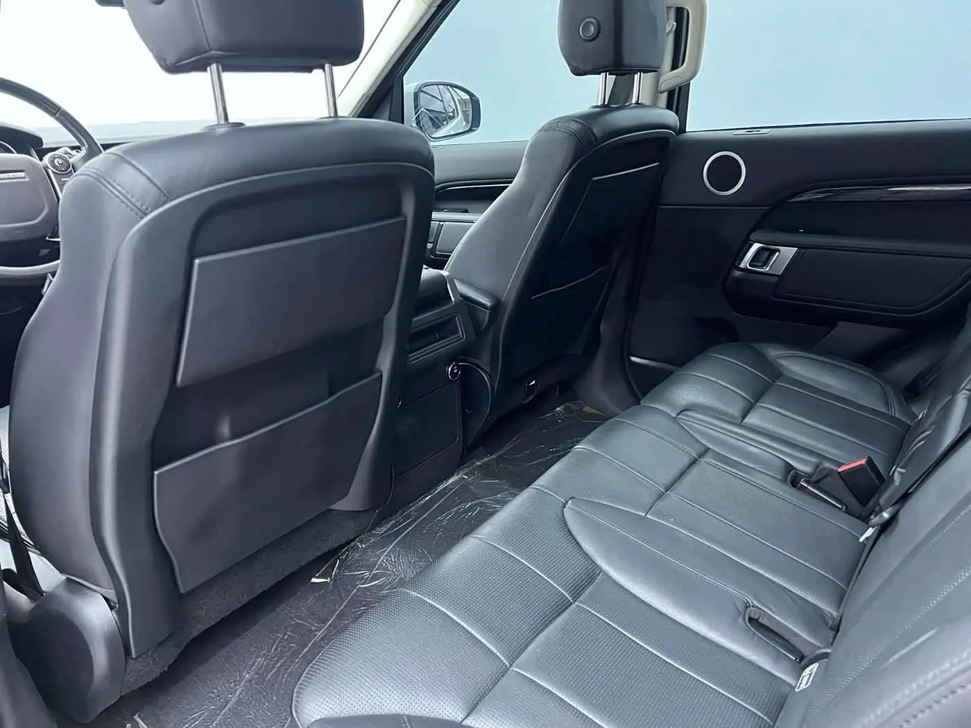 Land Rover Discovery 2018 — Photo 12/19