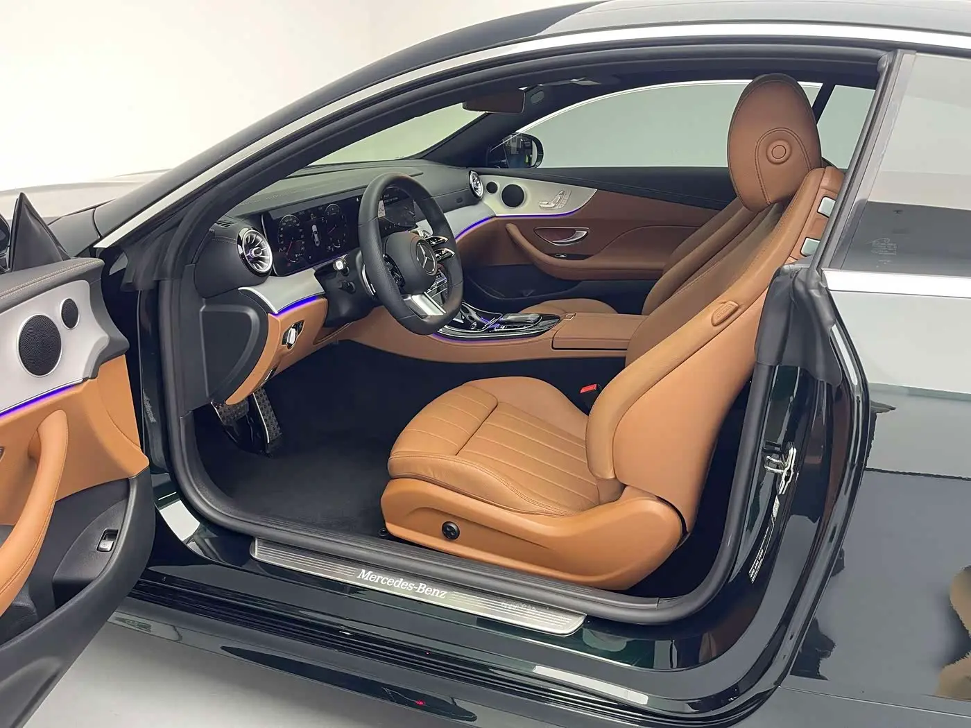 Mercedes-Benz E-Class 2022 — Photo 15/20