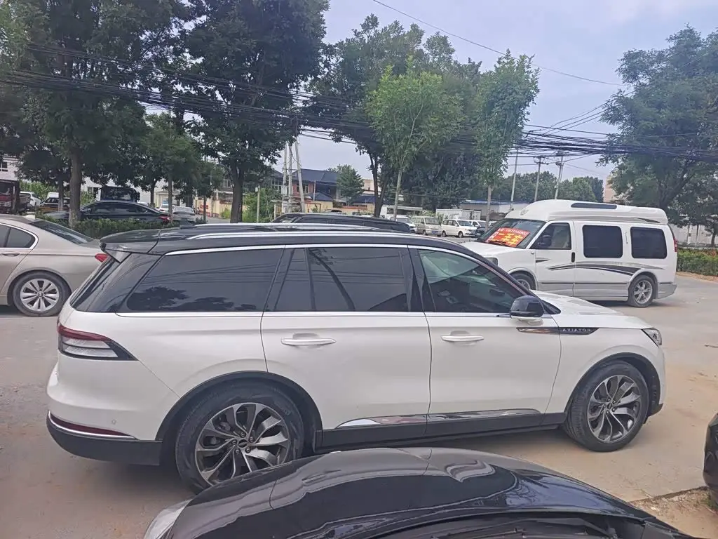 Lincoln Aviator 2020 — Photo 8/13