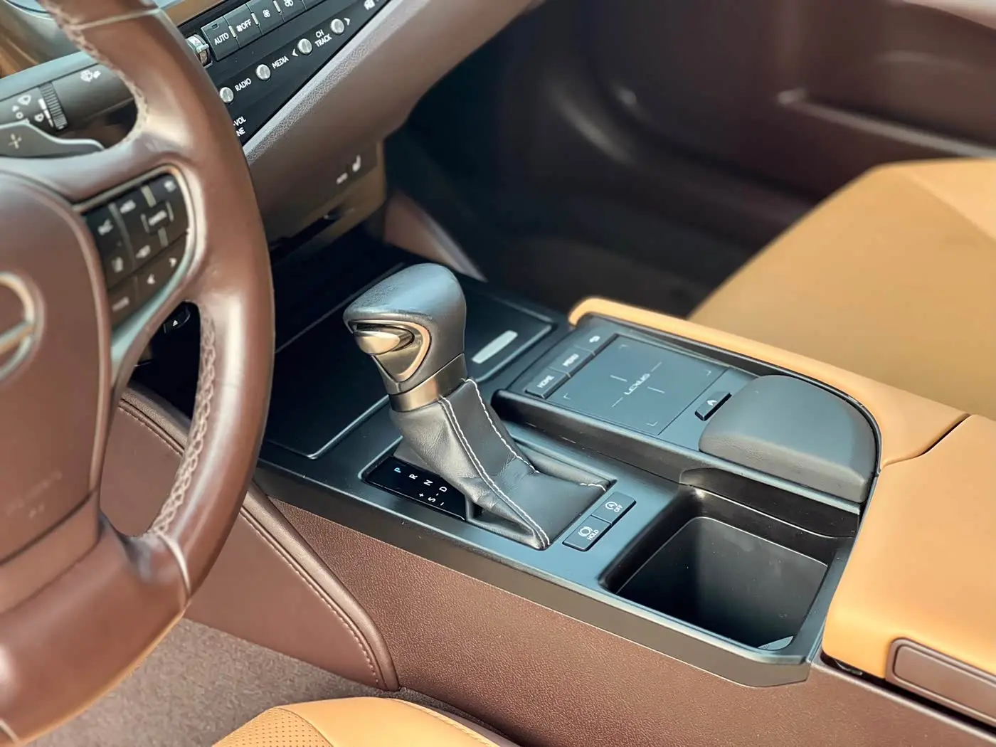 Lexus ES 2019 — Photo 14/20