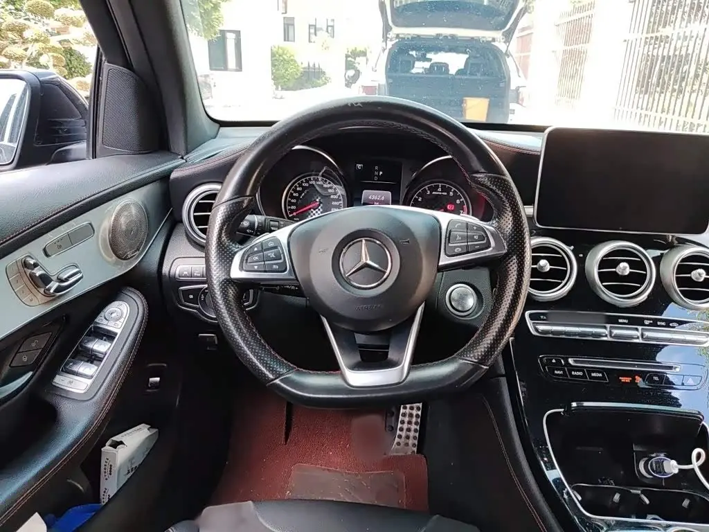 Mercedes-Benz GLC AMG 2018 — Фото 3/20