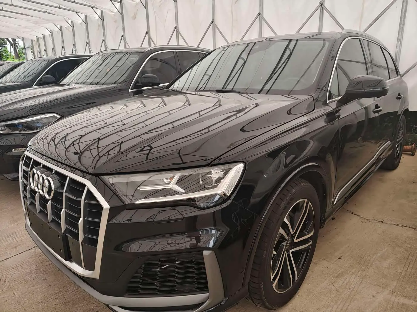Audi Q7 2022 — Photo 1/20