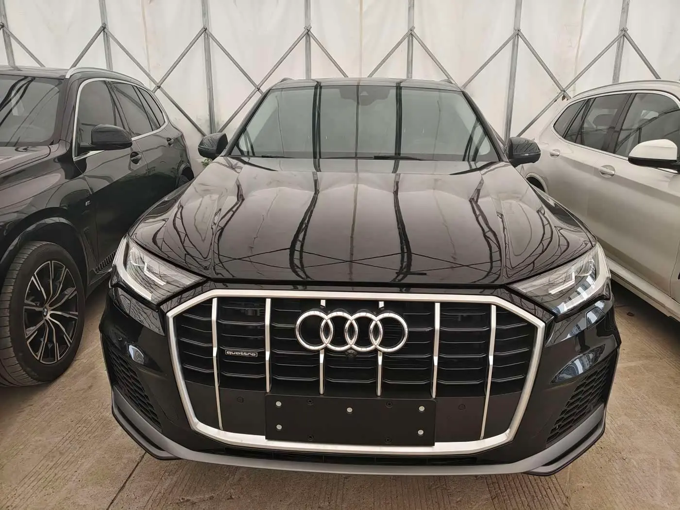 Audi Q7 2022 — Photo 2/20