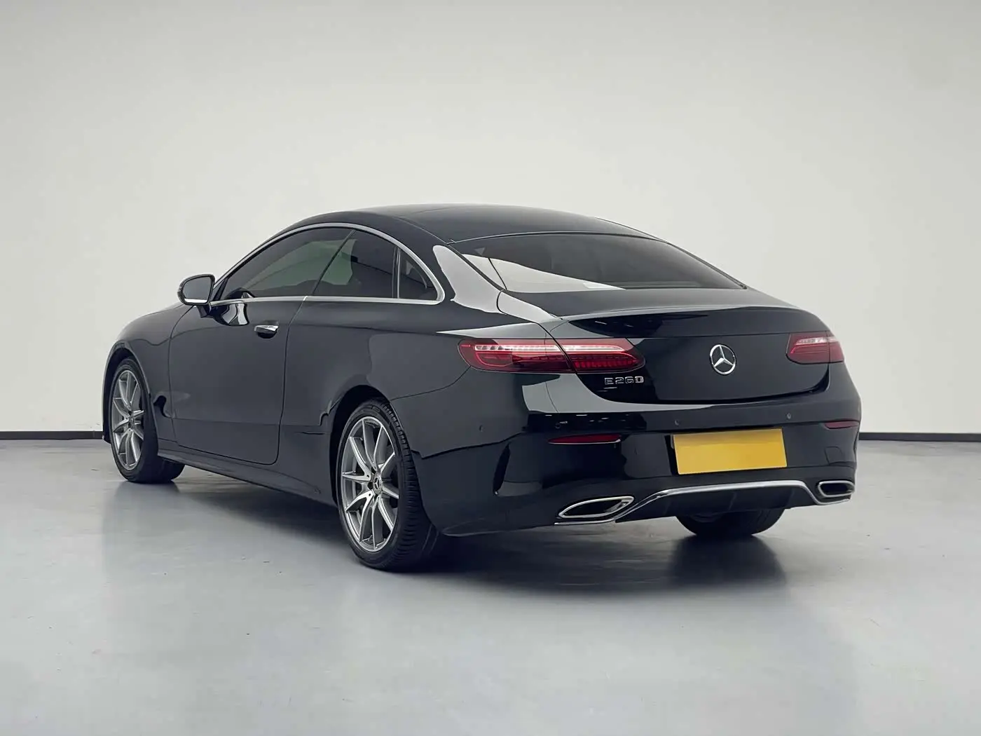 Mercedes-Benz E-Class 2022 — Photo 3/20