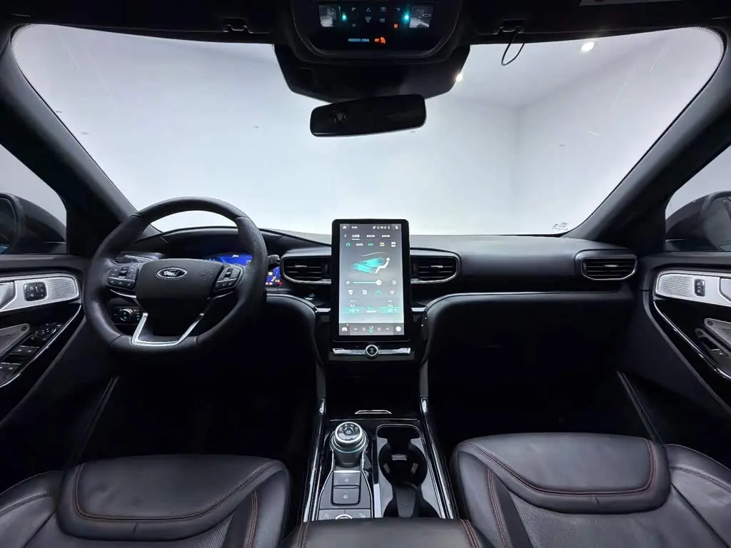 Ford Explorer 2020 — Photo 12/17