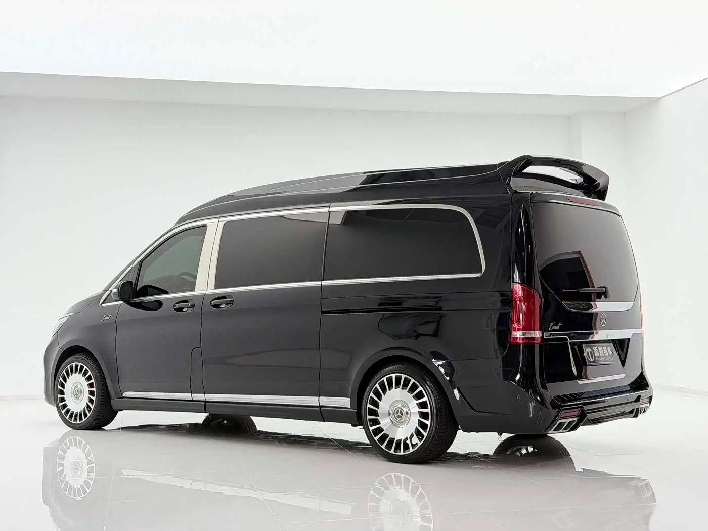 Mercedes-Benz V-Class 2020 — Photo 5/18