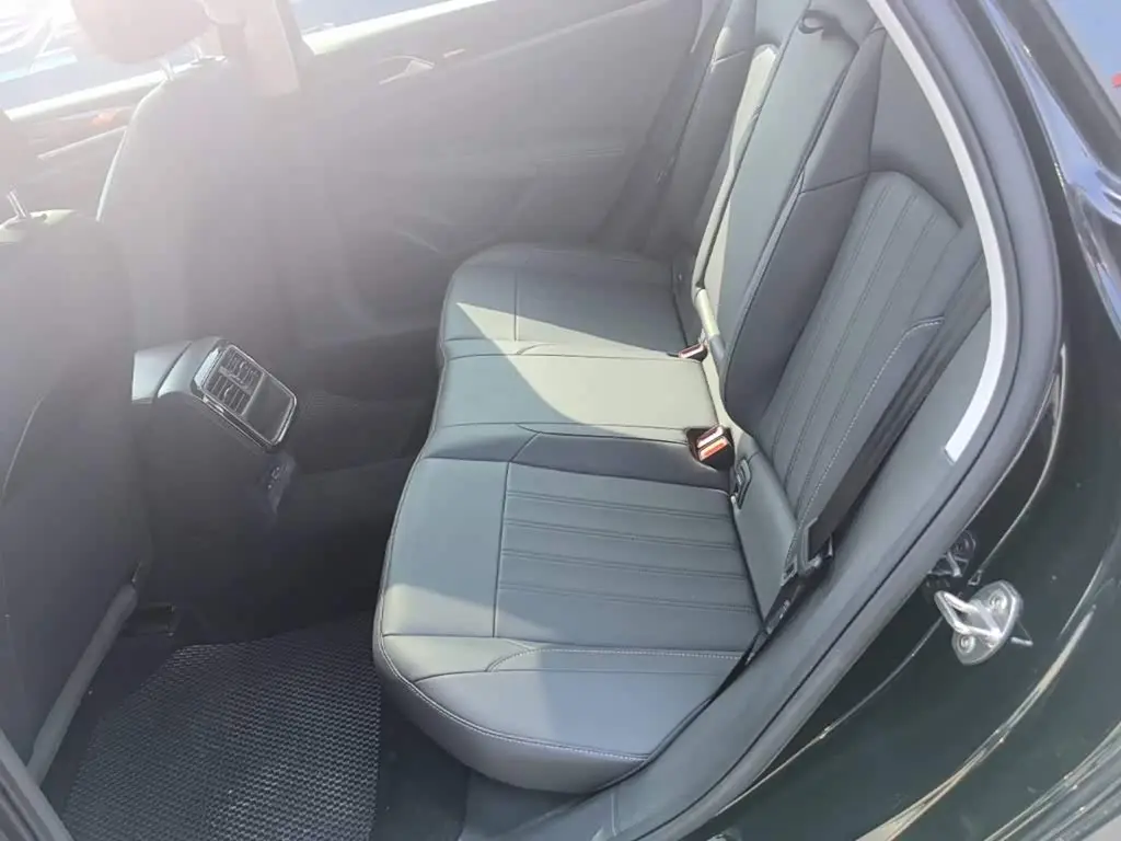 Volkswagen Passat 2025 — Photo 17/20