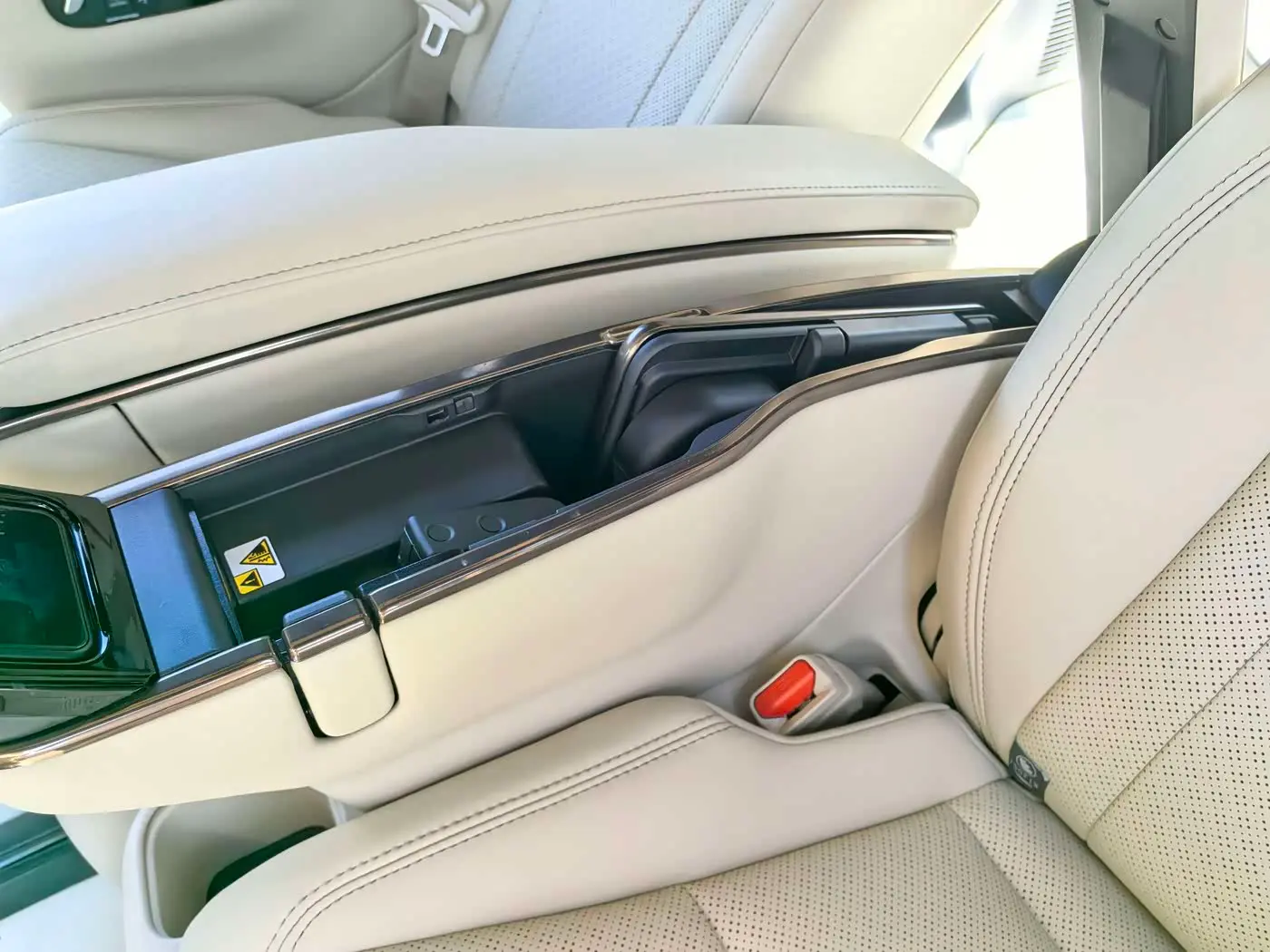 Toyota Alphard 2023 — Фото 17/20