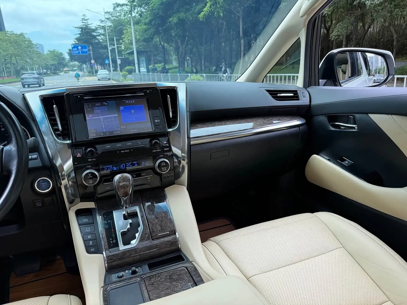 Toyota Alphard 2020 — Photo 8/20
