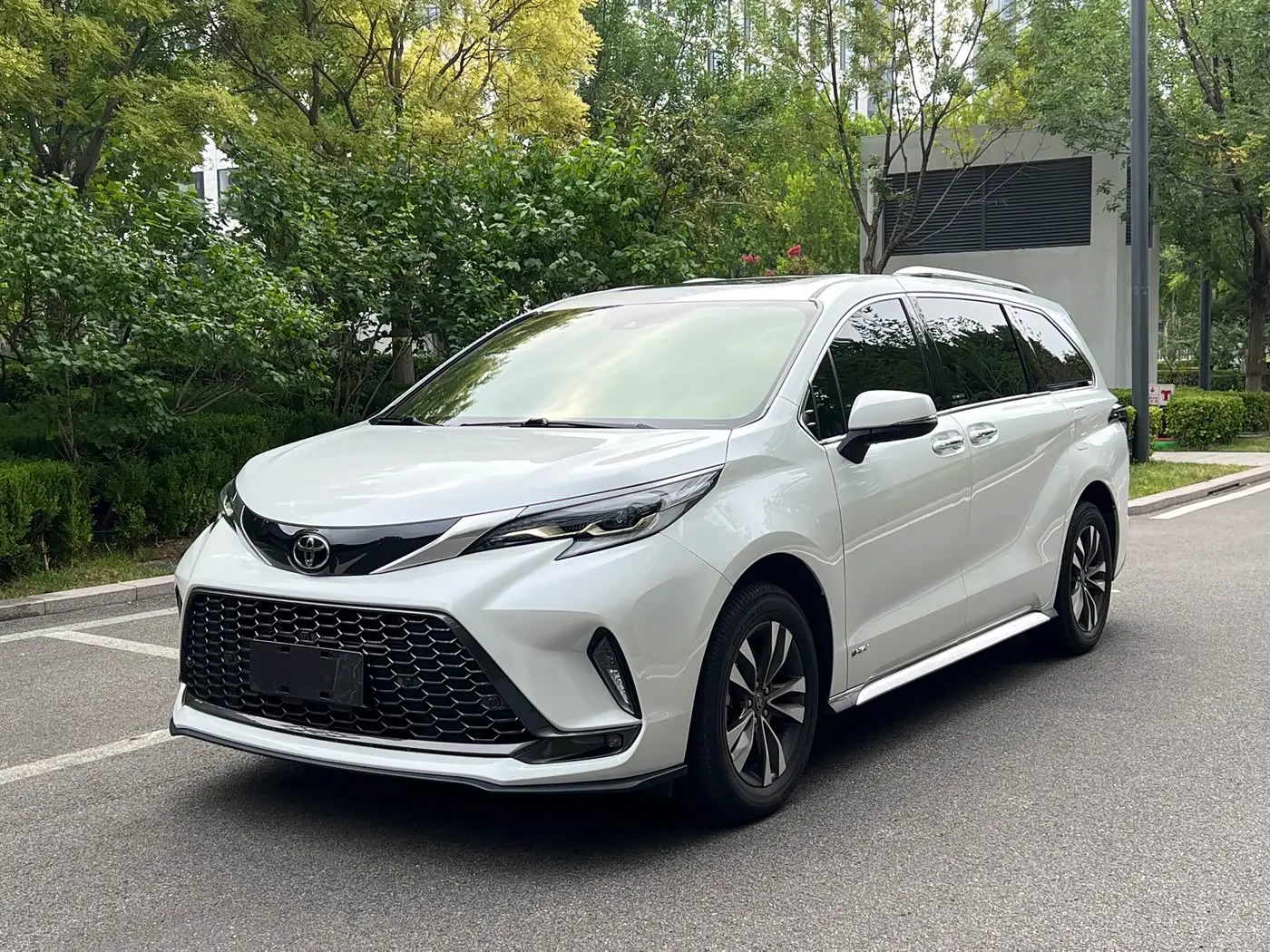 Toyota Granvia 2025 — Photo 1/20
