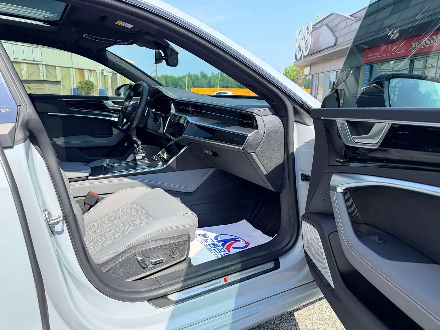 Audi A7L 2024 — Photo 11/16