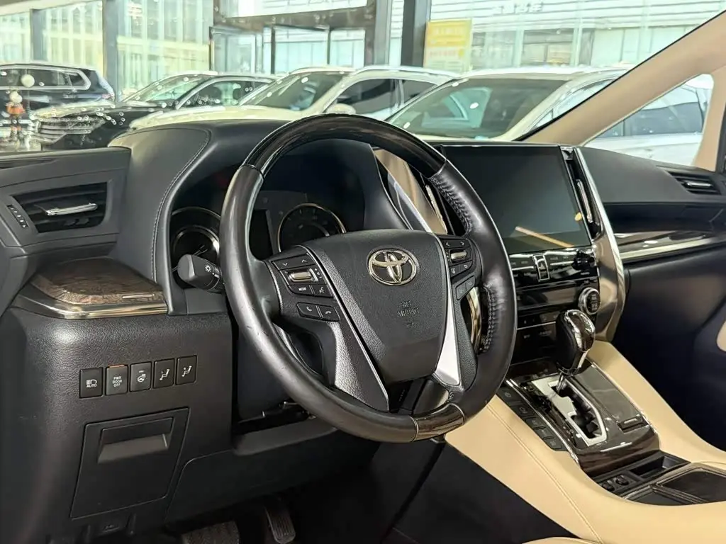 Toyota Vellfire 2021 — Photo 16/20