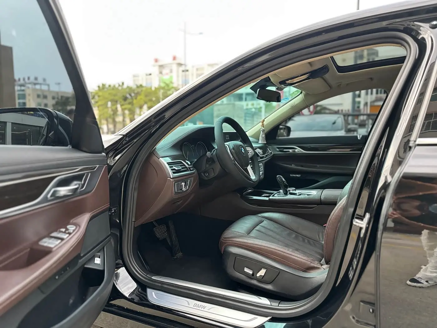 BMW 7 Series 2017 — Şəkil 7/14