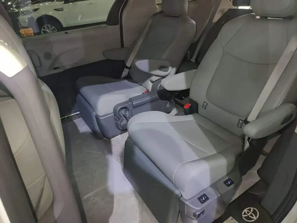 Toyota Granvia 2023 — Фото 17/20