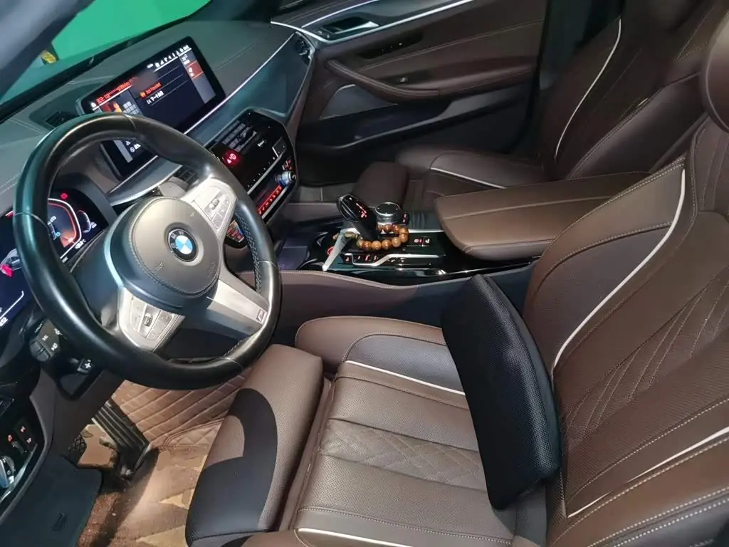 BMW 5 Series 2022 — Photo 18/20