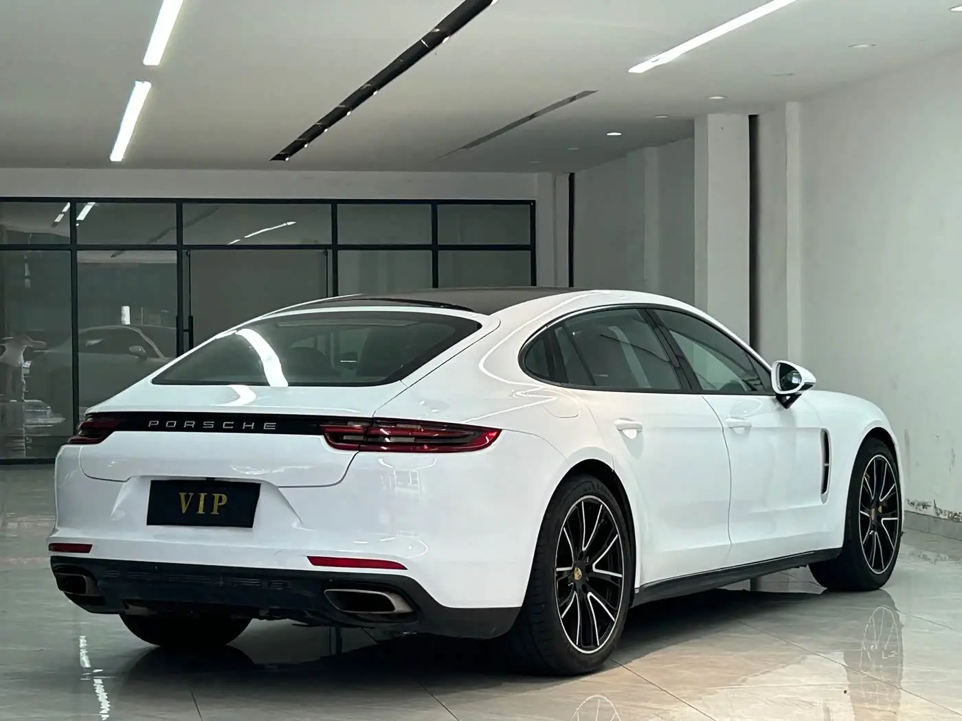Porsche Panamera 2018 — Şəkil 9/10