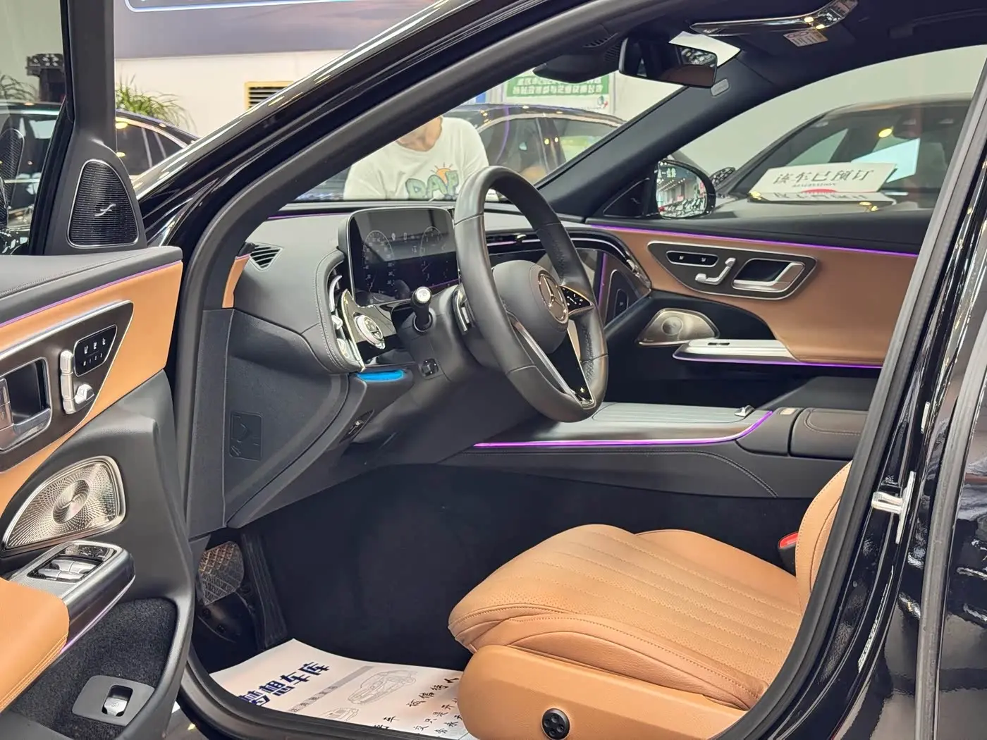 Mercedes-Benz E-Class 2024 — Photo 8/20