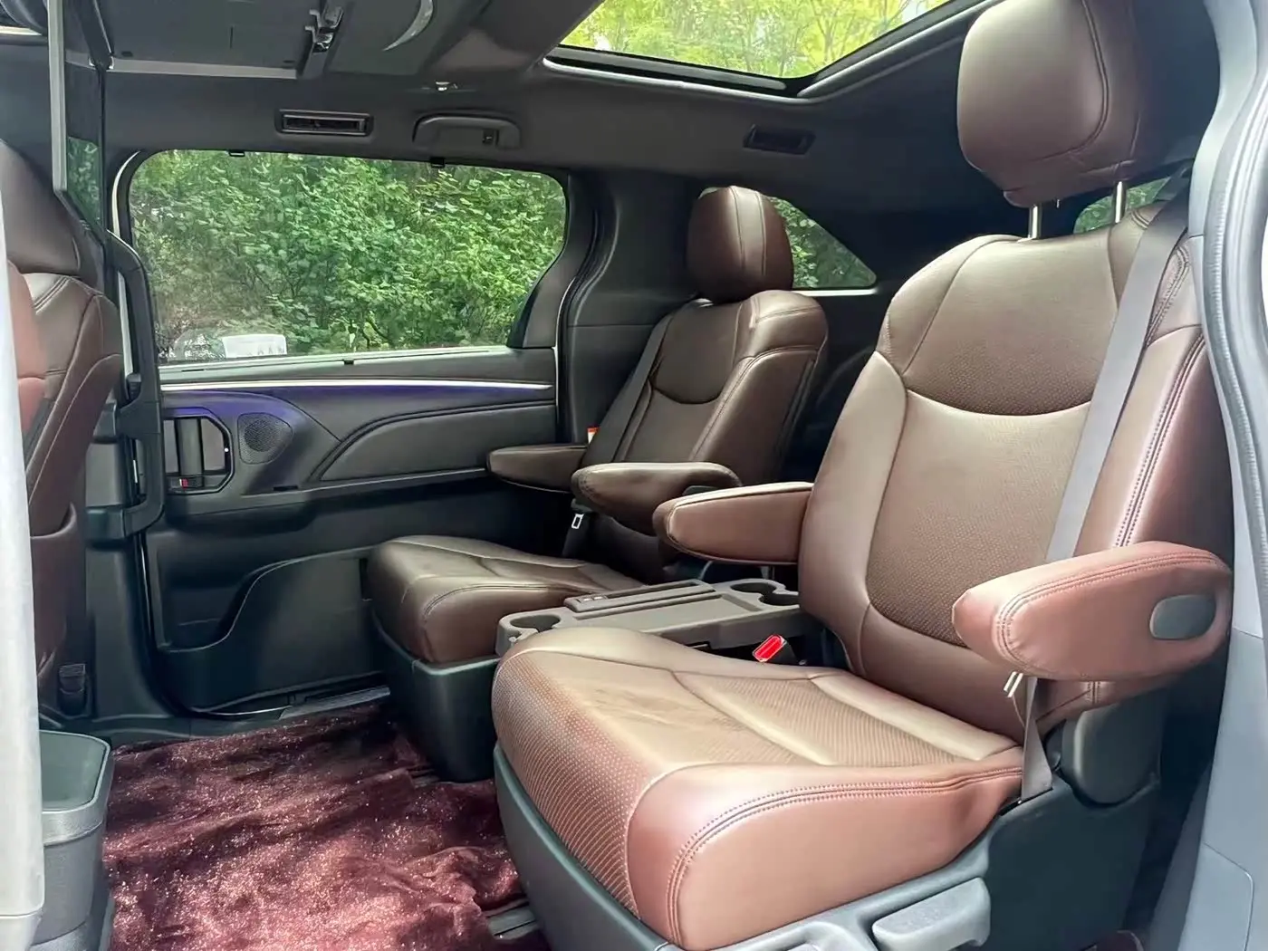 Toyota Granvia 2025 — Photo 7/20