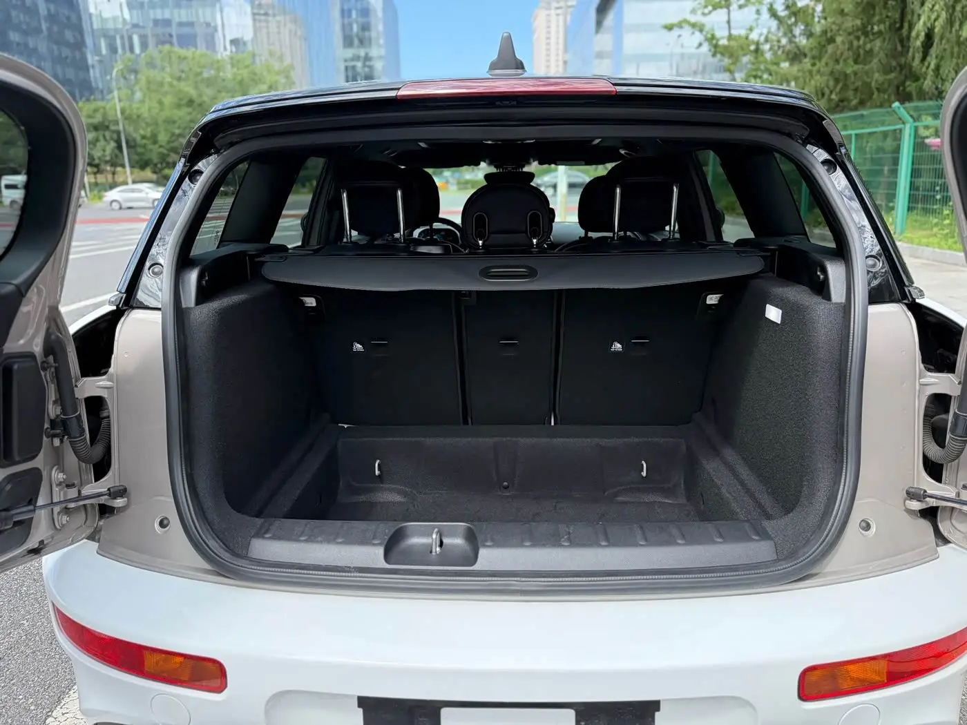 MINI CLUBMAN 2024 — Фото 16/20