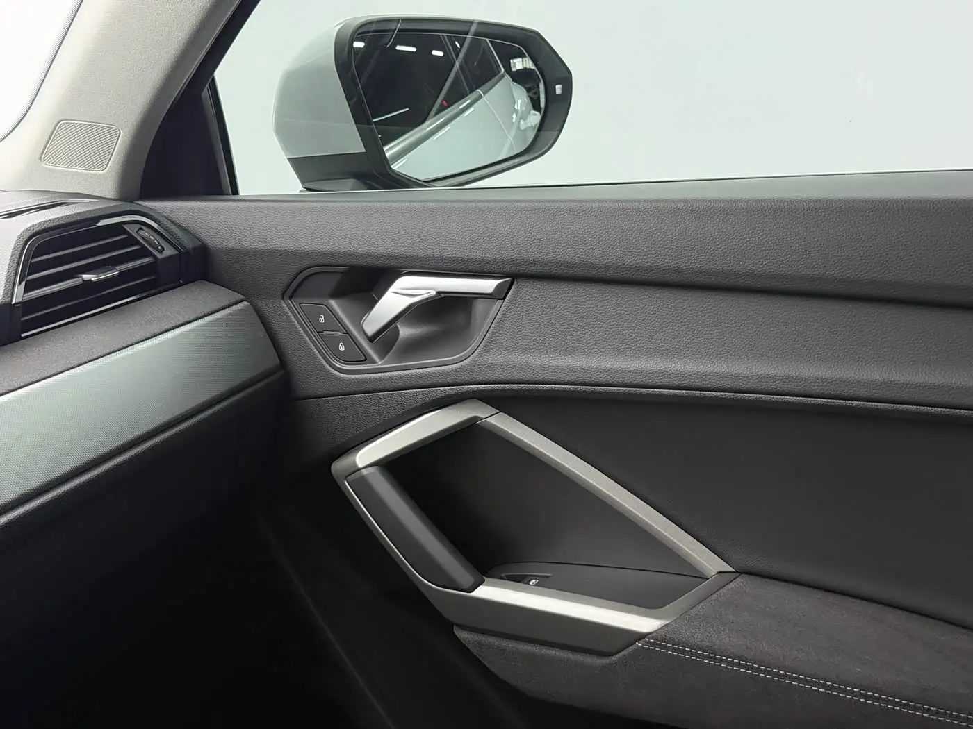 Audi Q3 2022 — Фото 11/20