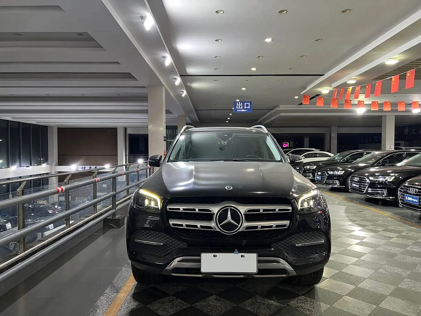 Mercedes-Benz GLS 2021 — Photo 2/9