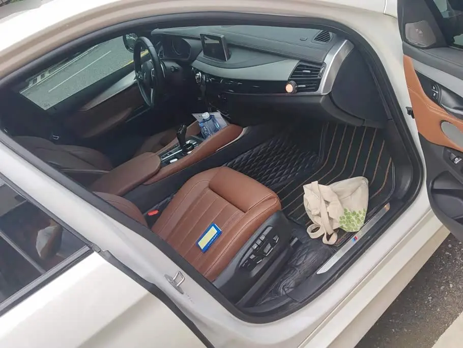 BMW X6 2019 — Photo 8/16