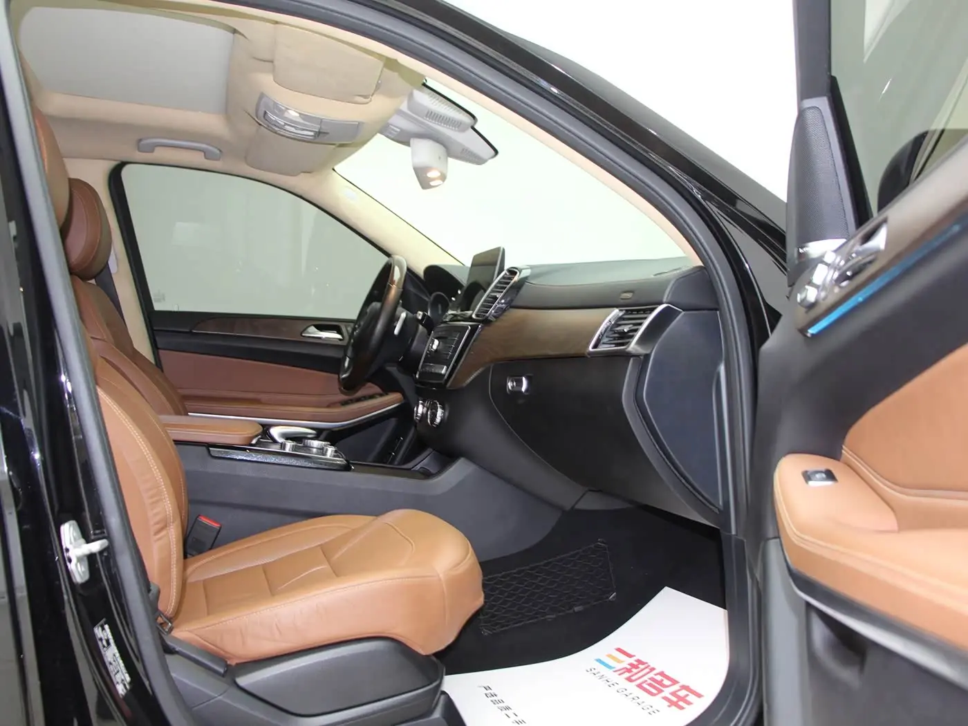 Mercedes-Benz GLS 2016 — Photo 11/16