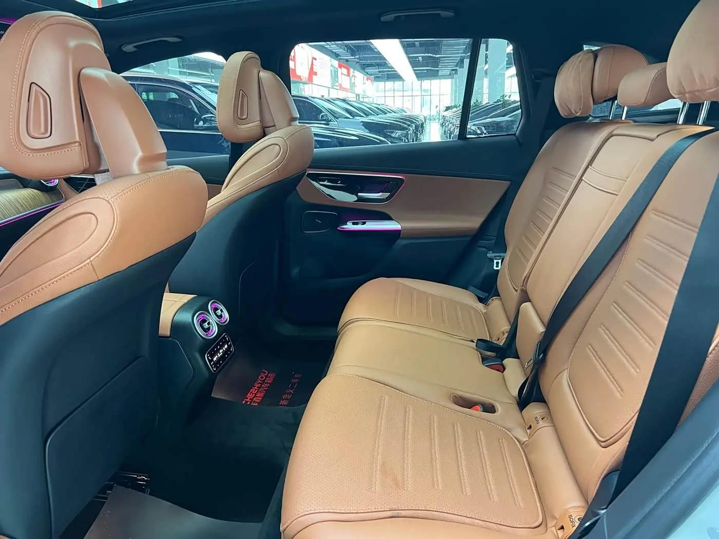 Mercedes-Benz GLC 2023 — Photo 10/20