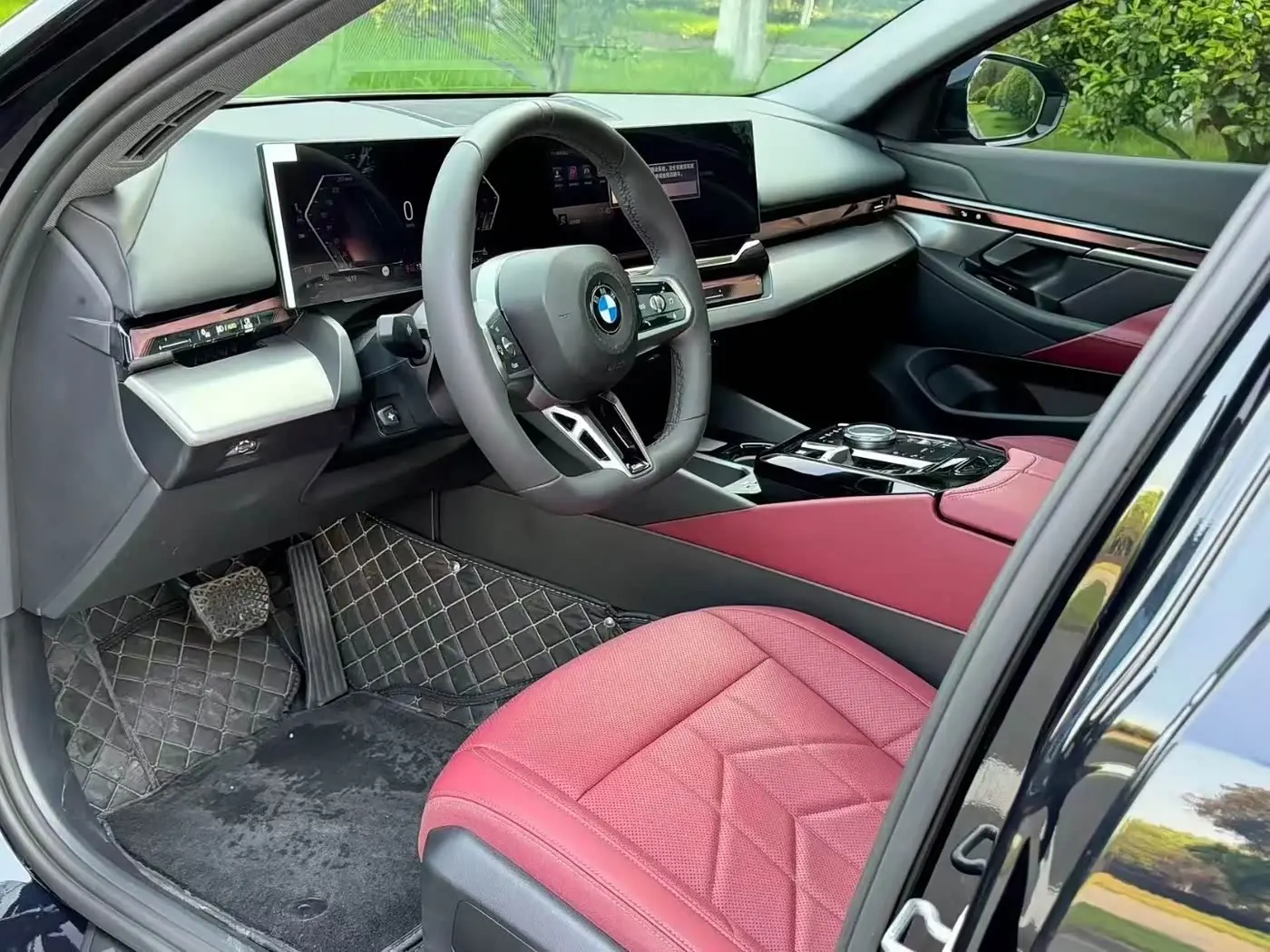 BMW 5 Series 2025 — Photo 4/9
