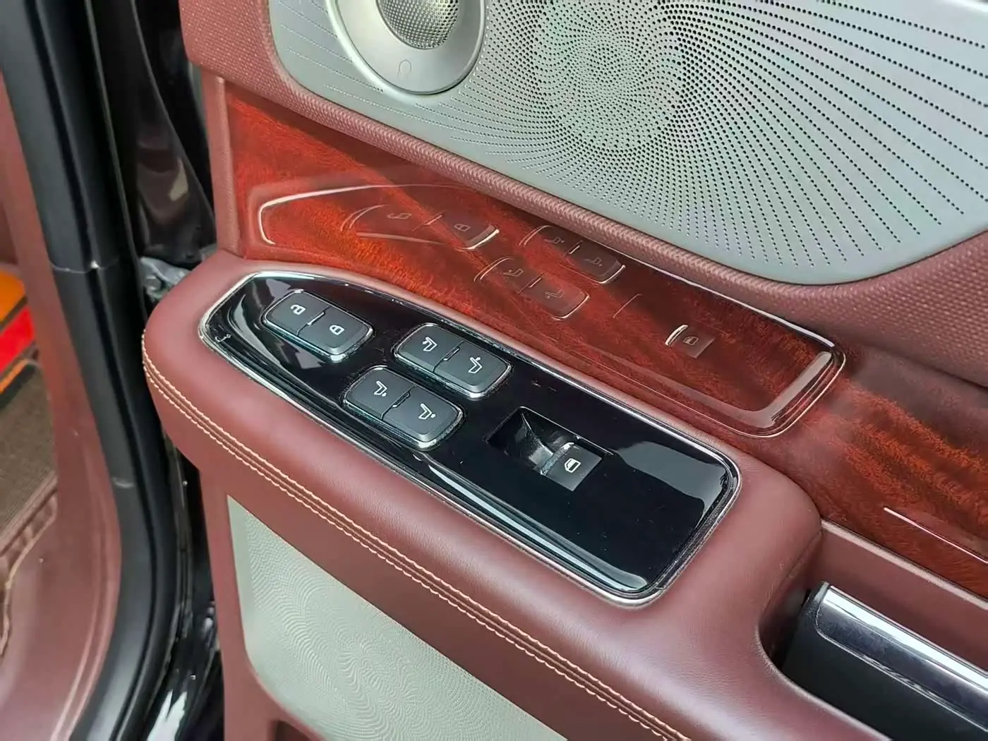 Lincoln Navigator 2021 — Şəkil 16/20