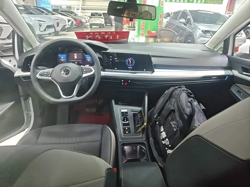 Volkswagen Golf 2023 — Şəkil 10/20