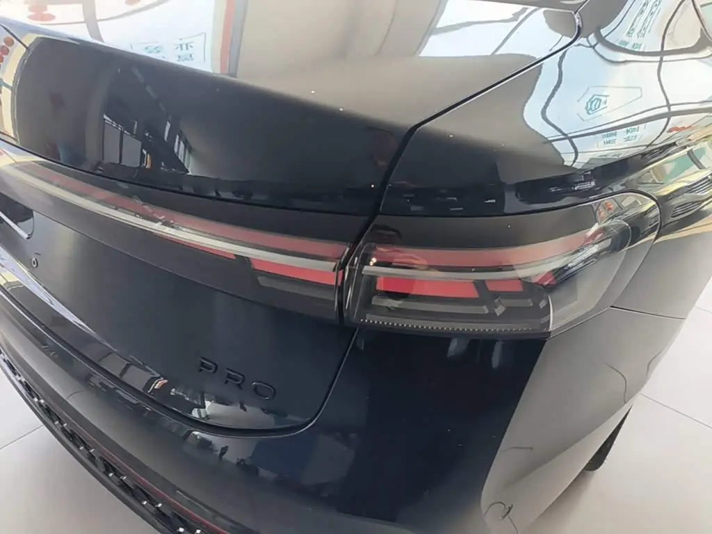 Volkswagen Passat 2025 — ფოტო 8/20