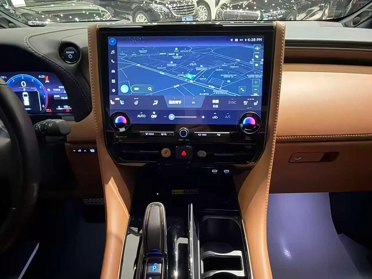 Toyota Vellfire 2024 — Photo 9/17